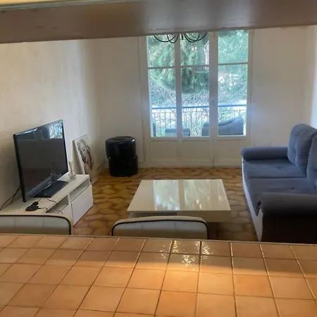 Apartment 3 Pieces 300m De La *